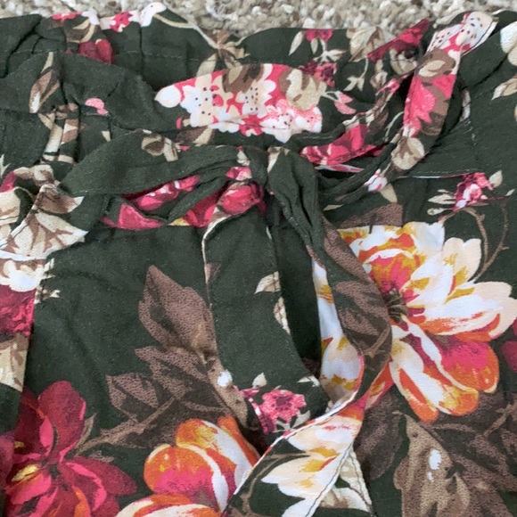 Dark green shorts with red and pink flowers - Picture 3 of 3